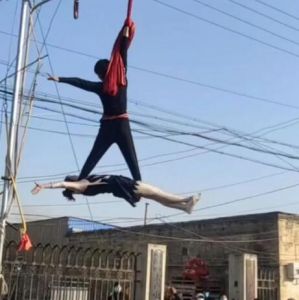 “越驚險(xiǎn)越賺錢(qián)”的高空搏命江湖
